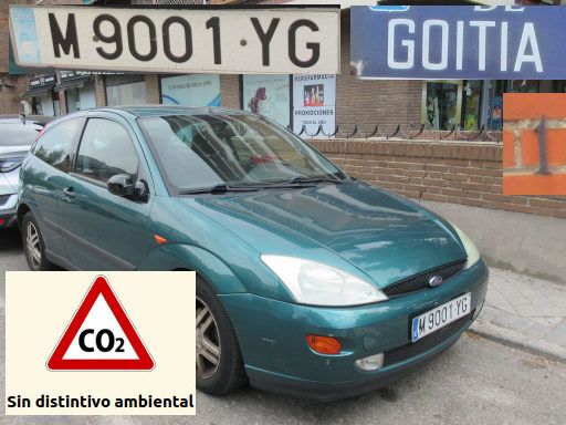 Vehículos abandonados, verlassene Fahrzeuge, Madrid, Spanien, Ford Focus, Kennzeichen M 9001 YG, Erstzulassung Oktober 1999, Calle Goitia 1, 28027 Madrid im August 2025