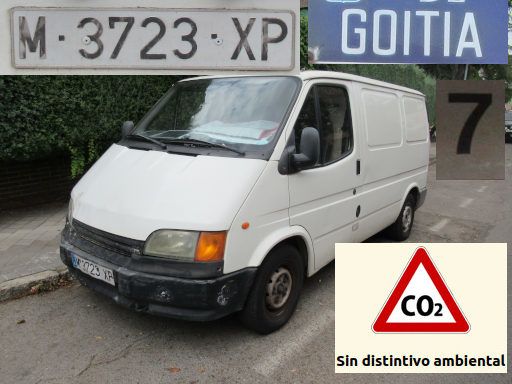 Vehículos abandonados, verlassene Fahrzeuge, Madrid, Spanien, Ford Transit, Kennzeichen M 3723 XP, Erstzulassung Juni 1999, Calle Goitia 7, 28027 Madrid im August 2025