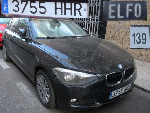 Vehículos abandonados, verlassene Fahrzeuge, Madrid, Spanien, BMW 118d, Kennzeichen 3755 HHR, Erstzulassung Dezember 2011, Calle Elfo 139, 28027 Madrid im August 2025