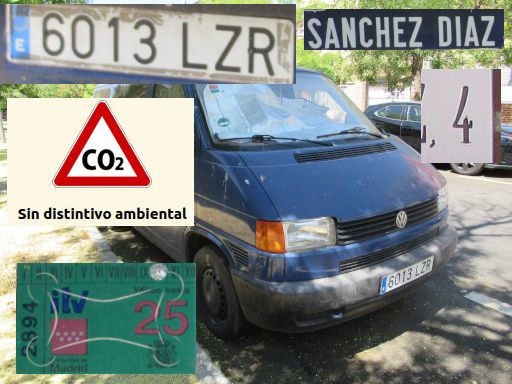 Veh&iacute;culos abandonados, verlassene Fahrzeuge, Madrid, Spanien, Volkswagen Transporter, Kennzeichen 6013 LZR, Erstzulassung in Spanien August 2022, Calle Sanchez Diaz 4, 28027 Madrid im August 2026