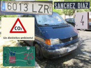 Veh&iacute;culos abandonados, verlassene Fahrzeuge, Madrid, Spanien, Volkswagen Transporter, Kennzeichen 6013 LZR, Erstzulassung in Spanien August 2022, Calle Sanchez Diaz 4, 28027 Madrid im August 2026