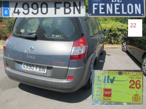 Veh&iacute;culos abandonados, verlassene Fahrzeuge, Madrid, Spanien, Renault Scenic, Kennzeichen 4990 FBN, Erstzulassung Juni 2006, Calle Fenelon 22, 28022 Madrid im August 2026