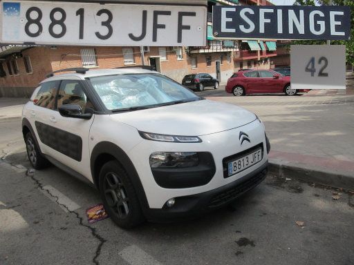 Veh&iacute;culos abandonados, verlassene Fahrzeuge, Madrid, Spanien, Citro&euml;n C4 Cactus, Kennzeichen 8813 JFF, Erstzulassung M&auml;rz 2015, Calle Esfinge 42, 28022 Madrid im August 2026