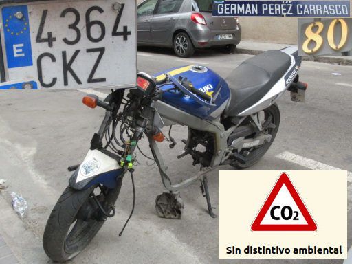 Veh&iacute;culos abandonados, verlassene Fahrzeuge, Madrid, Spanien, Suzuki Motorrad, Kennzeichen 4364 CKZ, Erstzulassung Juli 2003, Calle German Perez Carrasco 80, 28027 Madrid im August 2026