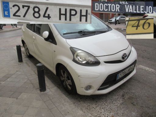 Veh&iacute;culos abandonados, verlassene Fahrzeuge, Madrid, Spanien, Toyota Aygo, Kennzeichen 2784 HPH, Erstzulassung M&auml;rz 2013, Calle Doctor Vallejo 46, 28027 Madrid im August 2026