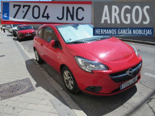 Veh&iacute;culos abandonados, verlassene Fahrzeuge, Madrid, Spanien, Opel Corsa, Kennzeichen 7704 JNC, Erstzulassung April 2016, Calle Argos / Calle Hermanos Garcia Noblejas, 28037 Madrid im August 2026