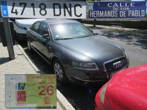 Veh&iacute;culos abandonados, verlassene Fahrzeuge, Madrid, Spanien, Audi A6 3.0 TDI, Kennzeichen 4718 DNC, Erstzulassung Januar 2005, Calle Hermanos de Pablo, 28027 Madrid im August 2026