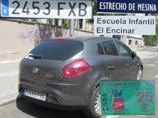 Veh&iacute;culos abandonados, verlassene Fahrzeuge, Madrid, Spanien, Fiat Bravo, Kennzeichen 2453 FXB, Erstzulassung Oktober 2007, Calle Estrecho de Mesina, 28043 Madrid im August 2026