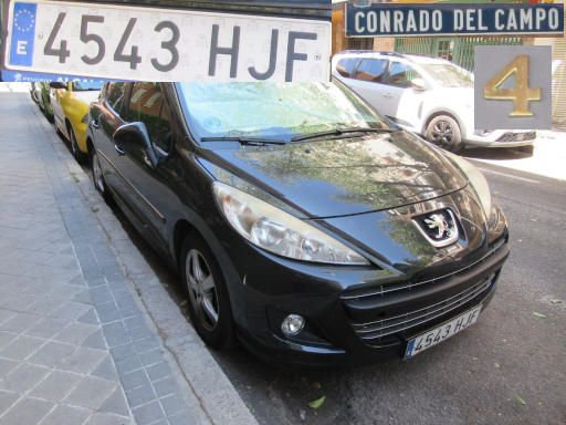 Veh&iacute;culos abandonados, verlassene Fahrzeuge, Madrid, Spanien, Peugeot 207, Kennzeichen 4543 HJF, Erstzulassung M&auml;rz 2012, Calle Conrado del Campo 4, 28027 Madrid im August 2026
