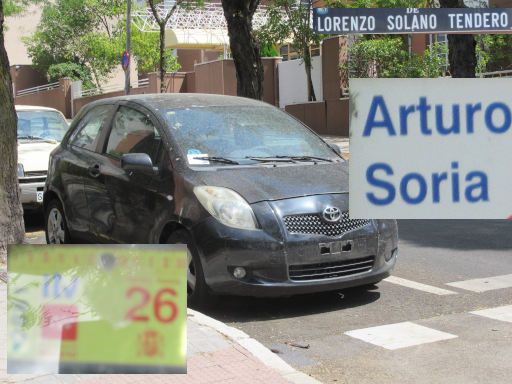 Veh&iacute;culos abandonados, verlassene Fahrzeuge, Madrid, Spanien, Toyota Yaris, Kennzeichen unbekannt, Erstzulassung unbekannt, Calle Lorenzo Solano Tendero / Calle Arturo Soria, 28043 Madrid im August 2026