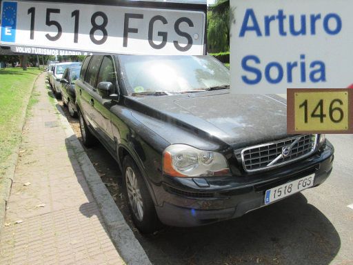 Veh&iacute;culos abandonados, verlassene Fahrzeuge, Madrid, Spanien, Volvo XC 90 AWD, Kennzeichen 1518 FGS, Erstzulassung Oktober 2006, Calle Arturo Soria 146, 28043 Madrid im August 2026