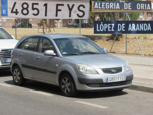 Veh&iacute;culos abandonados, verlassene Fahrzeuge, Madrid, Spanien, Kia Rio CRDi, Kennzeichen 4851 FYS, Erstzulassung Dezember 2007, Calle Alegria de Oria / Calle Lopez Aranda, 28027 Madrid im August 2026
