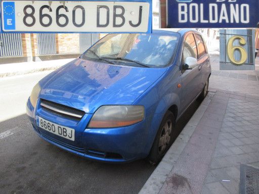 Veh&iacute;culos abandonados, verlassene Fahrzeuge, Madrid, Spanien, Daewoo Kalos, Kennzeichen 8660 DBJ, Erstzulassung September 2004, Calle Boldano 6, 28027 Madrid im August 2026