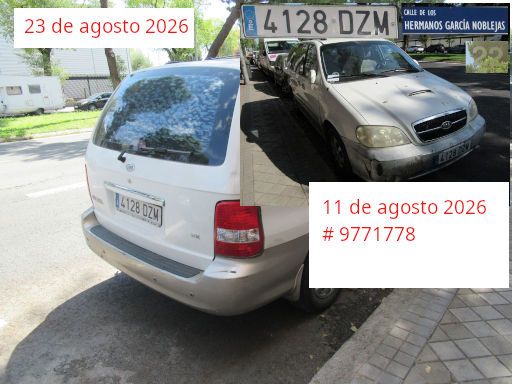 Veh&iacute;culos abandonados, verlassene Fahrzeuge, Madrid, Spanien, Kia Carnival EX, Kennzeichen 4128 DZM, Erstzulassung Mai 2006, Calle Hermanos Garcia Noblejas 22, 28037 Madrid am 23. August 2026