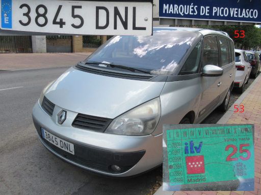 Veh&iacute;culos abandonados, verlassene Fahrzeuge, Madrid, Spanien, Renault Espace, Kennzeichen 3845 DNL, Erstzulassung Januar 2005, Calle Marques de Pico Velasco 53, 28027 Madrid im August 2026