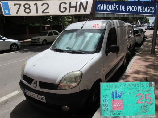 Veh&iacute;culos abandonados, verlassene Fahrzeuge, Madrid, Spanien, Renault Kangoo, Kennzeichen 7812 GHN, Erstzulassung September 2008, Calle Marques de Pico Velasco 45, 28027 Madrid im August 2026