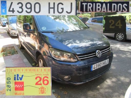 Veh&iacute;culos abandonados, verlassene Fahrzeuge, Madrid, Spanien, Volkswagen Caddy TDI, Kennzeichen 4390 HGJ, Erstzulassung September 2011, Calle Tribaldos 24, 28043 Madrid im August 2026