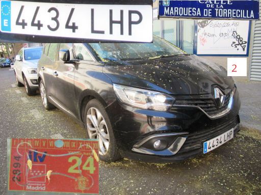 Veh&iacute;culos abandonados, verlassene Fahrzeuge, Madrid, Spanien, Renault Scenic, Kennzeichen 4434 LHP, Erstzulassung Juli 2020, Calle Marquesa de Torrecilla 2, 28027 Madrid im August 2026