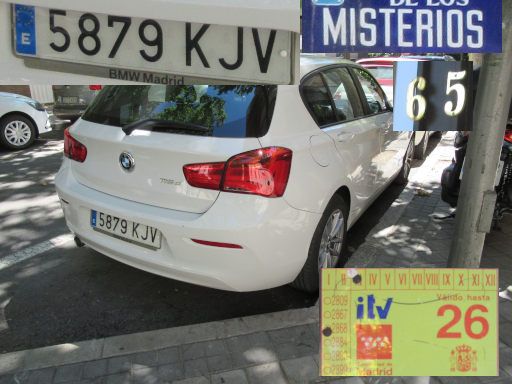 Veh&iacute;culos abandonados, verlassene Fahrzeuge, Madrid, Spanien, BMW 118 d, Kennzeichen 5879 KJV, Erstzulassung M&auml;rz 2018, Calle Misterios 65, 28027 Madrid im August 2026