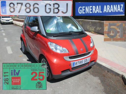 Veh&iacute;culos abandonados, verlassene Fahrzeuge, Madrid, Spanien, Smart fortwo, Kennzeichen 8786 GBJ, Erstzulassung Februar 2008, Calle General Aranaz 51, 28027 Madrid im August 2026