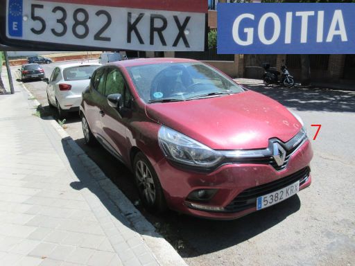 Veh&iacute;culos abandonados, verlassene Fahrzeuge, Madrid, Spanien, Renault Clio, Kennzeichen 5382 KRX, Erstzulassung November 2018, Calle Goitia 7, 28027 Madrid im August 2026
