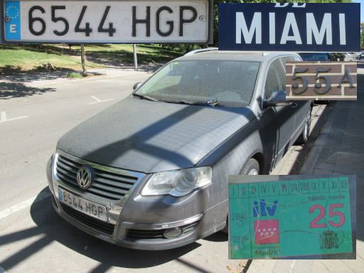 Veh&iacute;culos abandonados, verlassene Fahrzeuge, Madrid, Spanien, Volkswagen Passat 2.0 TDI, Kennzeichen 6544 HGP, Erstzulassung Oktober 2011, Calle Miami 55 A / Calle Siro Muela, 28027 Madrid im August 2026