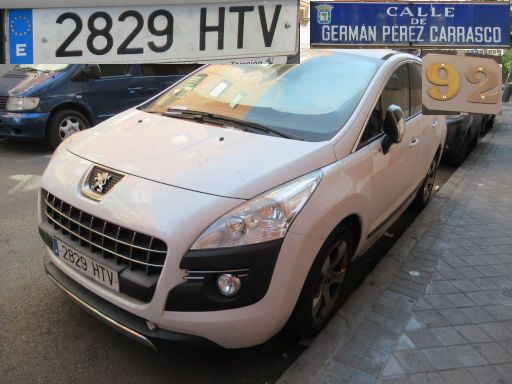 Veh&iacute;culos abandonados, verlassene Fahrzeuge, Madrid, Spanien, Peugeot 3008, Kennzeichen 2829 HTV, Erstzulassung Dezember 2013, Calle German Perez Carrasco 92, 28027 Madrid im August 2026