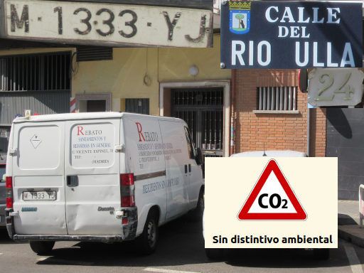 Veh&iacute;culos abandonados, verlassene Fahrzeuge, Madrid, Spanien, Fiat Ducato 2.8 D, Kennzeichen M 1333 YJ, Erstzulassung November 1999, Calle Rio Ulla 24, 28017 Madrid im August 2026