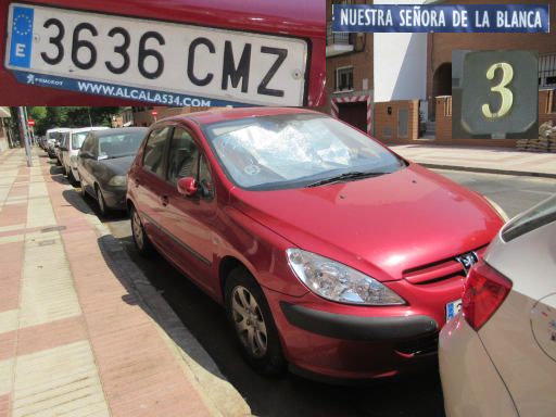 Veh&iacute;culos abandonados, verlassene Fahrzeuge, Madrid, Spanien, Peugeot 307, Kennzeichen 3636 CMZ, Erstzulassung Oktober 2003, Calle Nuestra Se&ntilde;ora de la Blanca 3, 28022 Madrid im August 2026