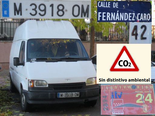 Vehículos abandonados, verlassene Fahrzeuge, Madrid, Spanien, Ford Transit, Kennzeichen M 3918 OM, Erstzulassung Juni 1993, Calle Fernandez Caro 42, 28027 Madrid im Dezember 2025