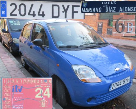 Veh&iacute;culos abandonados, verlassene Fahrzeuge, Madrid, Spanien, Chevrolet Matiz, Kennzeichen 2044 DYF, Erstzulassung Januar 2005, Calle Mariano Diaz Alonso 6 B, 28027 Madrid im Dezember 2025