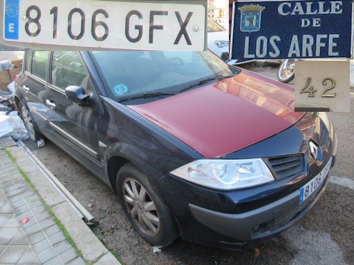 Veh&iacute;culos abandonados, verlassene Fahrzeuge, Madrid, Spanien, Renault Megane, Kennzeichen 8106 GFX, Erstzulassung Juni 2008, Calle Los Arfe 42, 28027 Madrid im Dezember 2025