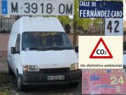 Vehículos abandonados, verlassene Fahrzeuge, Madrid, Spanien, Ford Transit, Kennzeichen M 3918 OM, Erstzulassung Juni 1993, Calle Fernandez Caro 42, 28027 Madrid im Dezember 2025