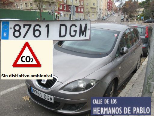 Veh&iacute;culos abandonados, verlassene Fahrzeuge, Madrid, Spanien, Seat Toledo, Kennzeichen 8761 DGM, Erstzulassung Januar 2005, Calle Hermanos de Pablo / Calle Virgen del Portillo, 28027 Madrid im Dezember 2025