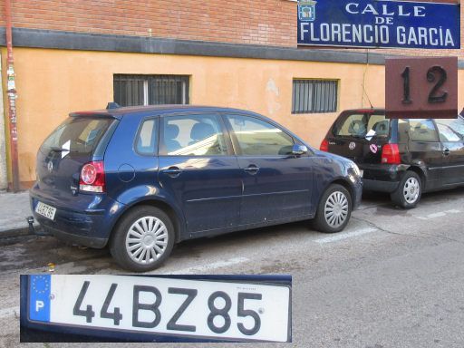 Veh&iacute;culos abandonados, verlassene Fahrzeuge, Madrid, Spanien, Volkswagen Polo, Kennzeichen Portugal 44 BZ 85, Erstzulassung nicht bekannt, Calle Florencio Garcia 12, 28027 Madrid im Dezember 2025