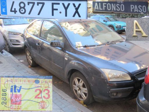 Veh&iacute;culos abandonados, verlassene Fahrzeuge, Madrid, Spanien, Ford Focus, Kennzeichen 4877 FYX, Erstzulassung Dezember 2007, Calle Alfonso Paso A, 28021 Madrid im Dezember 2025