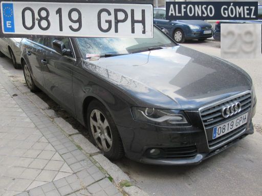 Veh&iacute;culos abandonados, verlassene Fahrzeuge, Madrid, Spanien, Audi A4 2.0 T quattro, Kennzeichen 0819 GPH, Erstzulassung August 2009, Calle Alfonso Gomez 29, 28037 Madrid im Dezember 2025