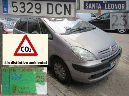 Veh&iacute;culos abandonados, verlassene Fahrzeuge, Madrid, Spanien, Citroen Xsara, Kennzeichen 5329 DCN, Erstzulassung November 2004, Calle Santa Leonor 23, 28037 Madrid im Dezember 2025