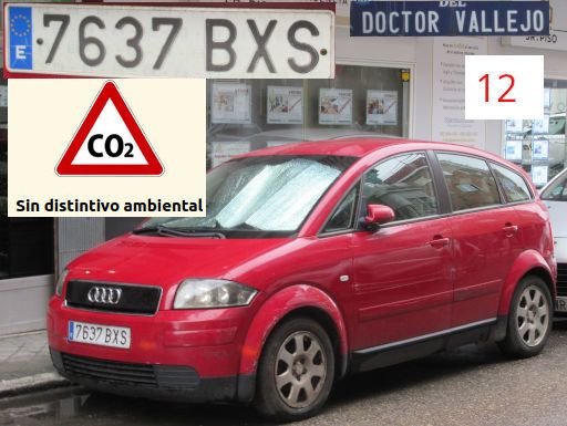 Veh&iacute;culos abandonados, verlassene Fahrzeuge, Madrid, Spanien, Audi A2, Kennzeichen 7637 BXS, Erstzulassung Juli 2002, Calle Doctor Vallejo 12, 28027 Madrid im Februar 2026