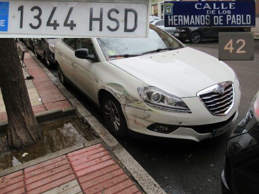 Veh&iacute;culos abandonados, verlassene Fahrzeuge, Madrid, Spanien, Lancia, Kennzeichen 1344 HSD, Erstzulassung Juli 2013, Calle Hermanos de Pablo 42, 28027 Madrid im Februar 2026