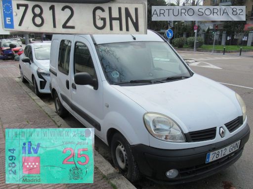 Veh&iacute;culos abandonados, verlassene Fahrzeuge, Madrid, Spanien, Renault Kangoo, Kennzeichen 7812 GHN, Erstzulassung September 2008, Calle Arturo Soria 82, 28027 Madrid im Februar 2026