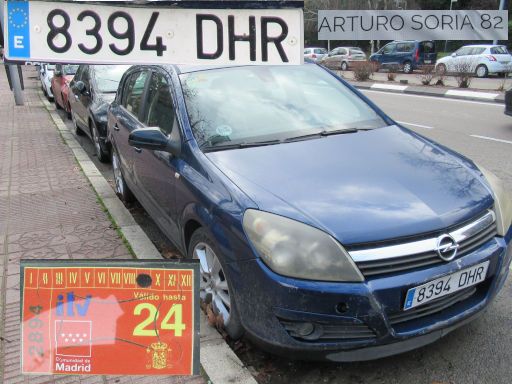 Veh&iacute;culos abandonados, verlassene Fahrzeuge, Madrid, Spanien, Opel Astra 1.9 TDCI, Kennzeichen 8394 DHR, Erstzulassung Januar 2005, Calle Arturo Soria 82, 28027 Madrid im Februar 2026