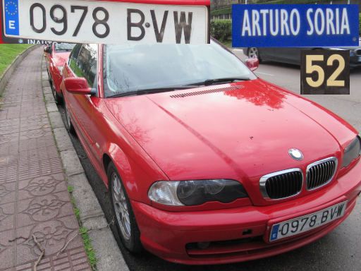 Veh&iacute;culos abandonados, verlassene Fahrzeuge, Madrid, Spanien, BMW 320 Ci, Kennzeichen 0978 BVW, Erstzulassung April 2002, Calle Arturo Soria 52, 28027 Madrid im Februar 2026