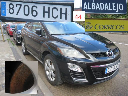Veh&iacute;culos abandonados, verlassene Fahrzeuge, Madrid, Spanien, Mazda CX-7, Kennzeichen 8706 HCH, Erstzulassung M&auml;rz 2011, Calle Albadalejo 44, 28037 Madrid im Februar 2026