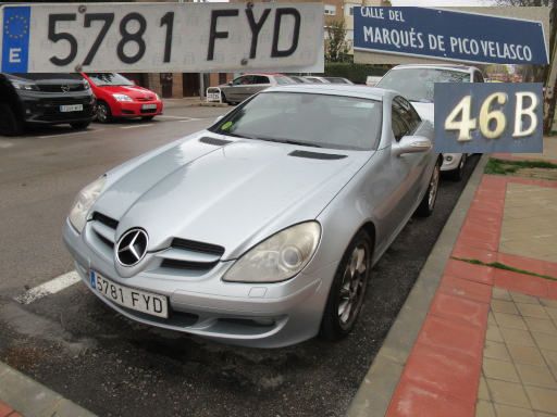 Veh&iacute;culos abandonados, verlassene Fahrzeuge, Madrid, Spanien, Mercedes-Benz SLK, Kennzeichen 5781 FYD, Erstzulassung Dezember 2007, Calle Marques de Pico Velasco 46 B, 28027 Madrid im Februar 2026