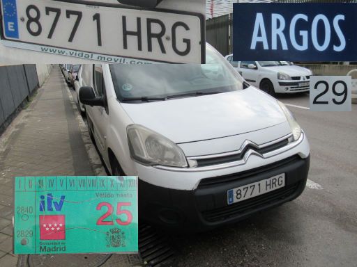 Veh&iacute;culos abandonados, verlassene Fahrzeuge, Madrid, Spanien, Citro&euml;n Berlingo, Kennzeichen 8771 HRG, Erstzulassung Mai 2013, Calle Argos 29, 28037 Madrid im Februar 2026