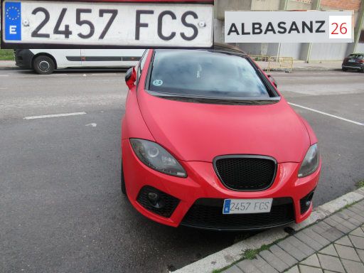 Veh&iacute;culos abandonados, verlassene Fahrzeuge, Madrid, Spanien, Seat, Kennzeichen 2457 FCS, Erstzulassung Juli 2006, Calle Albasanz 26, 28037 Madrid im Februar 2026