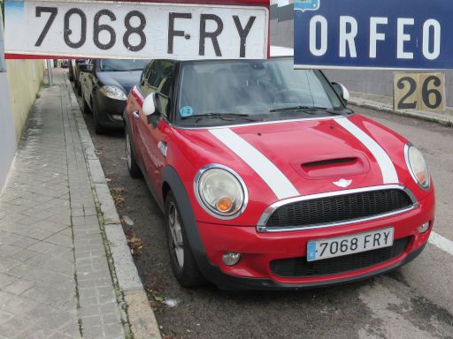 Veh&iacute;culos abandonados, verlassene Fahrzeuge, Madrid, Spanien, Mini Cooper S, Kennzeichen 7068 FRY, Erstzulassung Juni 2007, Calle Orfeo 26, 28022 Madrid im Februar 2026