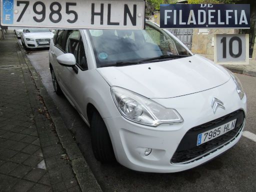 Veh&iacute;culos abandonados, verlassene Fahrzeuge, Madrid, Spanien, Citro&euml;n C3, Kennzeichen 7985 HLN, Erstzulassung August 2012, Calle Filadelfia 10, 28022 Madrid im Februar 2026