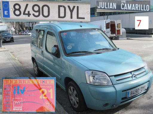 Veh&iacute;culos abandonados, verlassene Fahrzeuge, Madrid, Spanien, Citro&euml;n Berlingo, Kennzeichen 8490 DYL, Erstzulassung Januar 2005, Calle Julian Camarillo 7, 28037 Madrid im Februar 2026